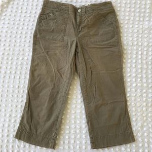 🍯5/$15 Dockers capris